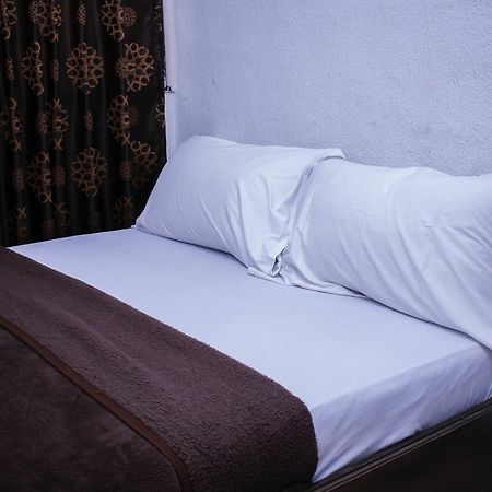 Day By Day Hotel 拉各斯 外观 照片
